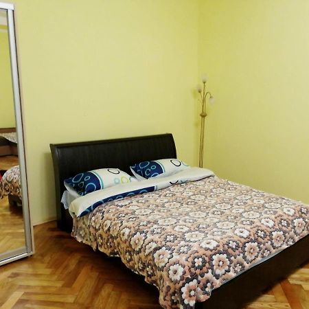 Apartment Ak. Kuchera Street Lviv Eksteriør billede