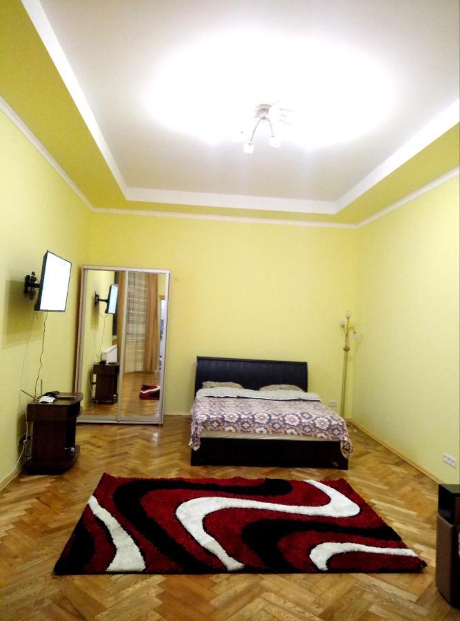 Apartment Ak. Kuchera Street Lviv Eksteriør billede